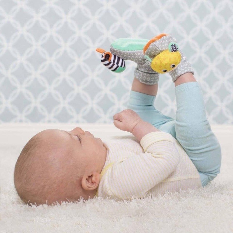 Vớ chân, vòng tay lục lạc Infantino cho bé 0m+