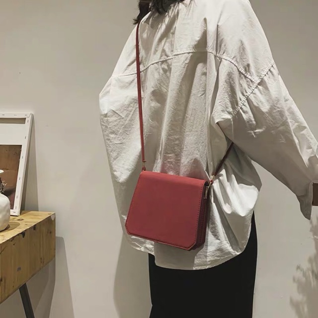 Túi xách nữ xinh xắn, dáng basic cho các nàng công sở