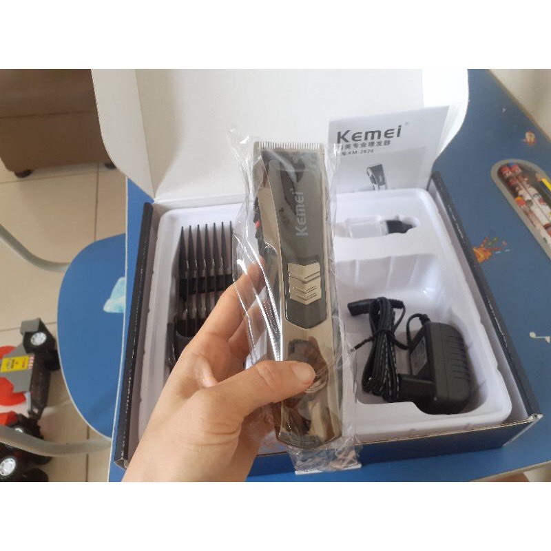 Tông đơ cắt tóc gia đình Tăng đơ cắt tóc cho bé chuẩn salon Kemei KM-2820 thiết kế nhỏ gọn dễ sử dụng an toàn