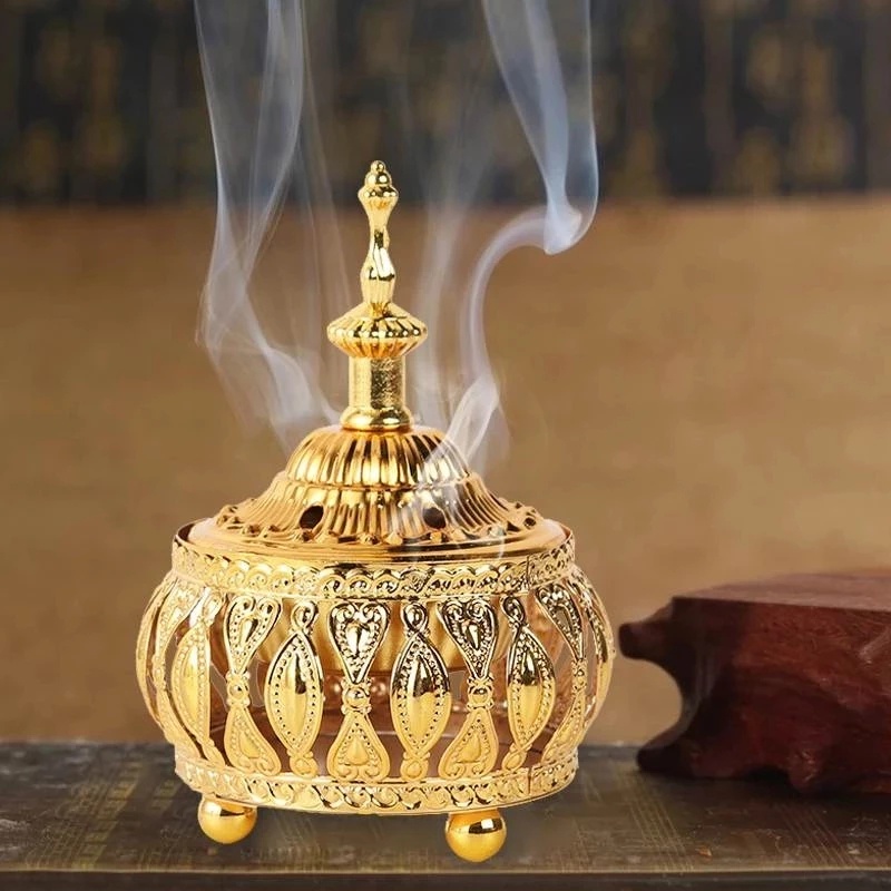 Đế Đốt Trầm Hương Bằng Kim Loại Thiết Kế Đục Lỗ Màu Vàng Đồng Phong Cách Châu Âu