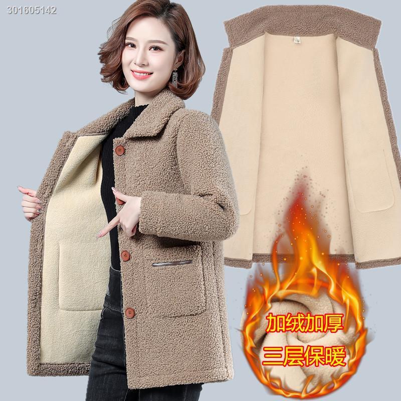 Middle-aged and elderly women s lamb wool granular fleece jacket jacket plus velvet thickening mother s clothing autumn and winter new fur