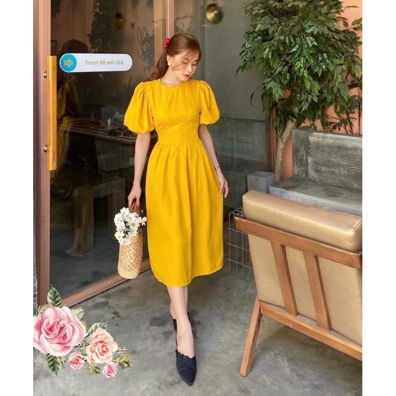 Đầm vàng cổ tròn xếp li