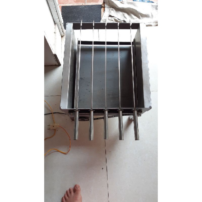 Máy nướng thịt, chả mini (kèm 5 xiên inox) - Tặng thêm 1 xiên inox trị giá 20k