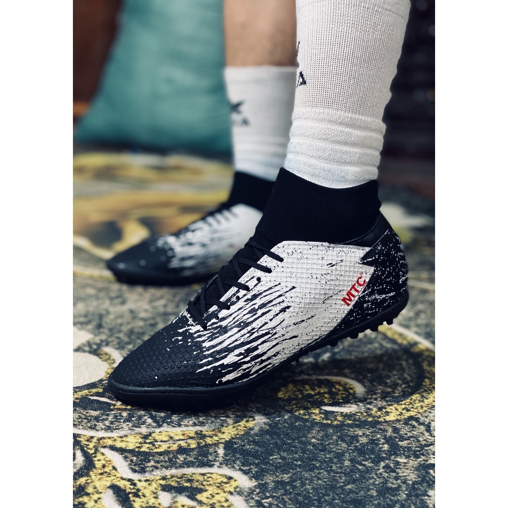 GIÀY ĐÁ BÓNG CAO CỔ