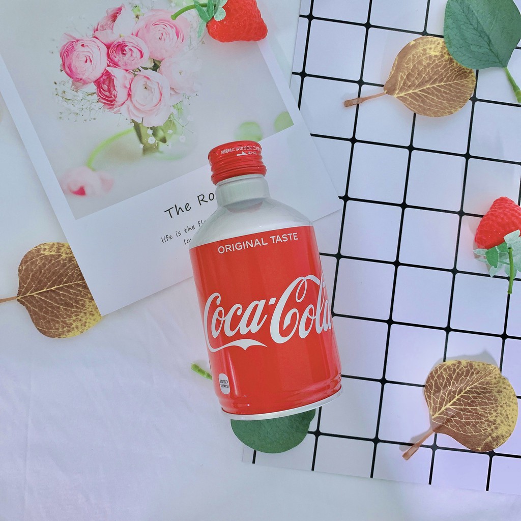 COCA COLA NẮP VẶN CHAI NHẬT BẢN 300ML (DATE: T2.2022)