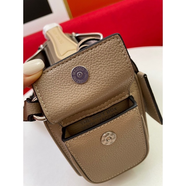 Túi đeo chéo nữ thương hiệu thời trang cao cấp Marc Jacobs chất liệu da thật nhập khẩu thiết kế hai ngăn nhỏ hai bên