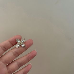 Khuyên Kẹp Vành Tai Bằng Silicone Hình Hoa Đính Kim Cương Giả Thời Trang Nữ 2022