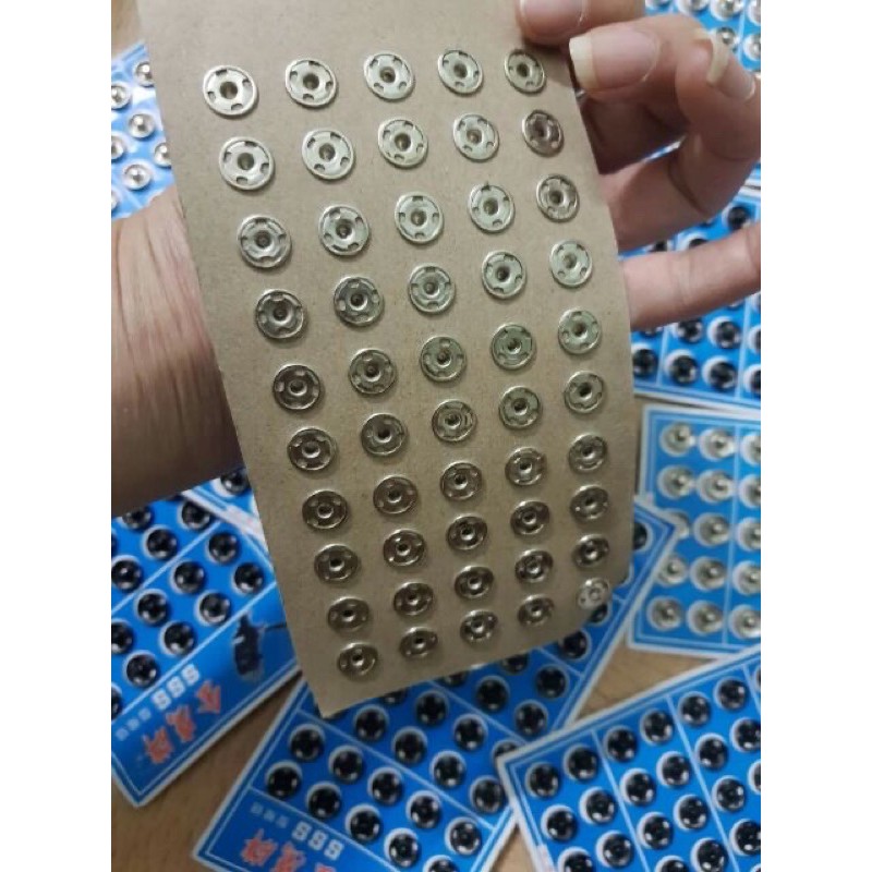 cúc bấm vỉ 50 chiếc