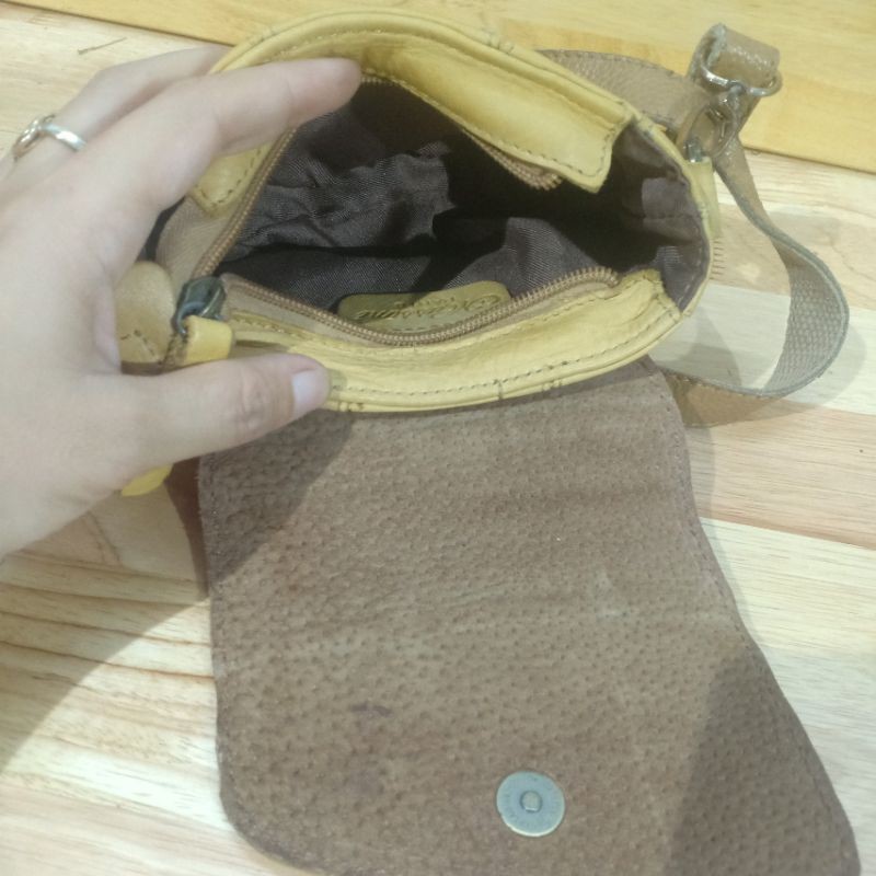 Túi đeo chéo da thật secondhand  041206