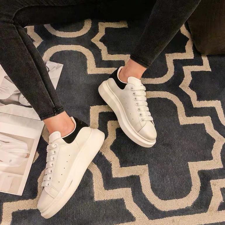 Giày Thể Thao Nam nữ - Sneaker nam nữ trắng 𝐌𝐂 𝐐𝐔𝐄𝐄𝐍 𝐌𝐂𝐐 Đôn Đế Tăng Chiều Cao Gót Nhung Dây Lụa Cao Cấp