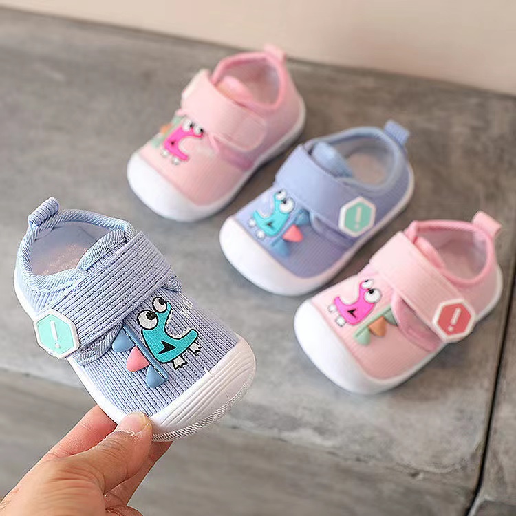 Giày Đế Mềm Chống Trượt Có Âm Thanh Họa Tiết Hoạt Hình Dễ Thương Cho Bé Trai Và Gái