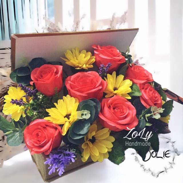 Hộp hoa giấy dạng sách cổ