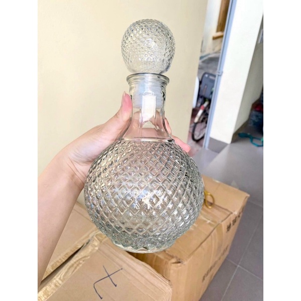 Chai thuỷ tinh đựng rượu, nước sang trọng