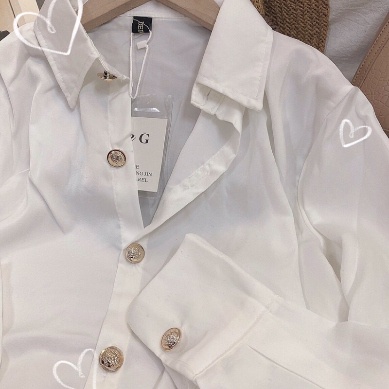 Áo sơmi lụa trắng tay dài khuy vàng