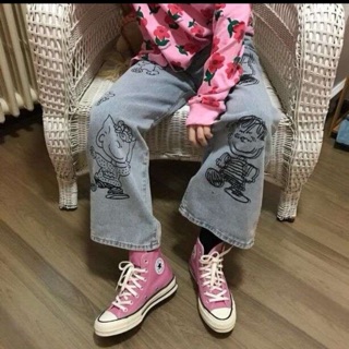 Quần Jean ống rộng vẽ hoạ tiết cậu bé