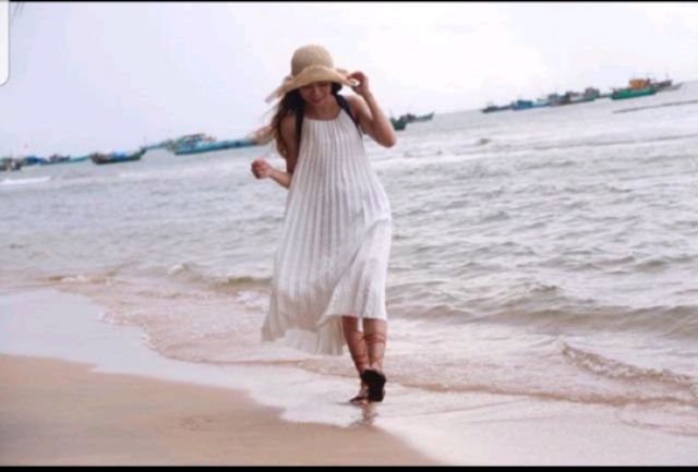 Váy Maxi Trắng Xếp Ly, Váy Trắng Dây Lụa Xanh Hở Lưng Xinh Lung Linh