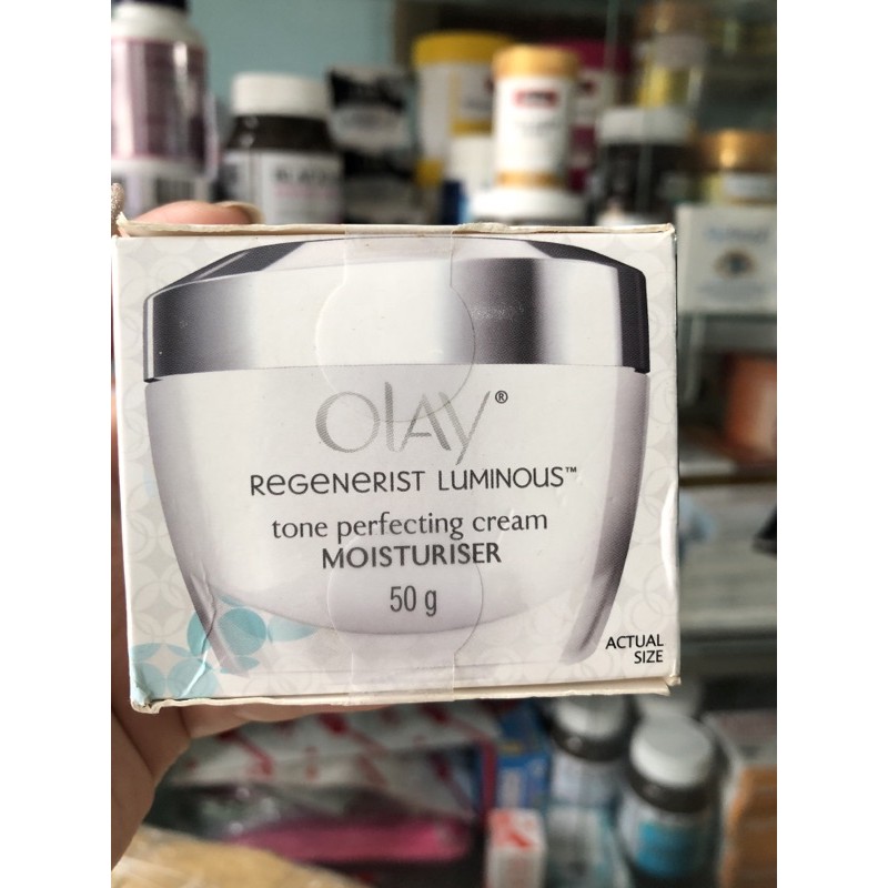 Kem dưỡng ẩm nâng tông Olay Regenerist Luminous Tone Perfecting Cream Moisturiser 50g