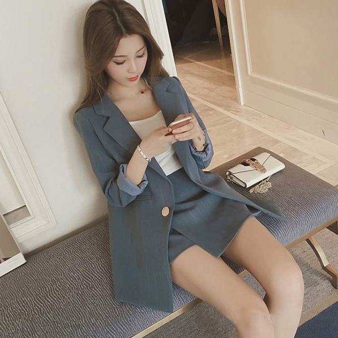 Bộ áo khoác và chân váy ngắn phong cách Hàn Quốc thời trang xuân thu thời thượng cho nữ