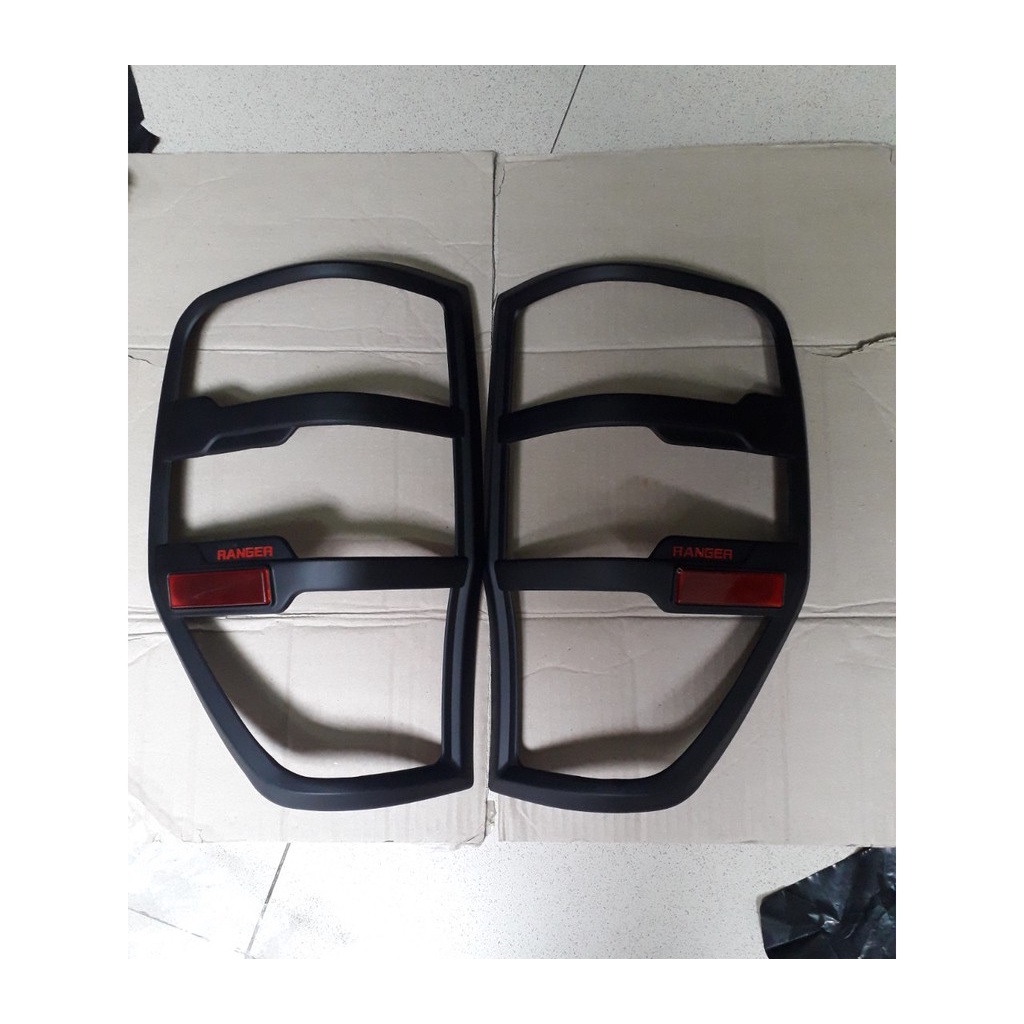 Ốp viền đèn Hậu Ford Ranger màu đen sang trọng