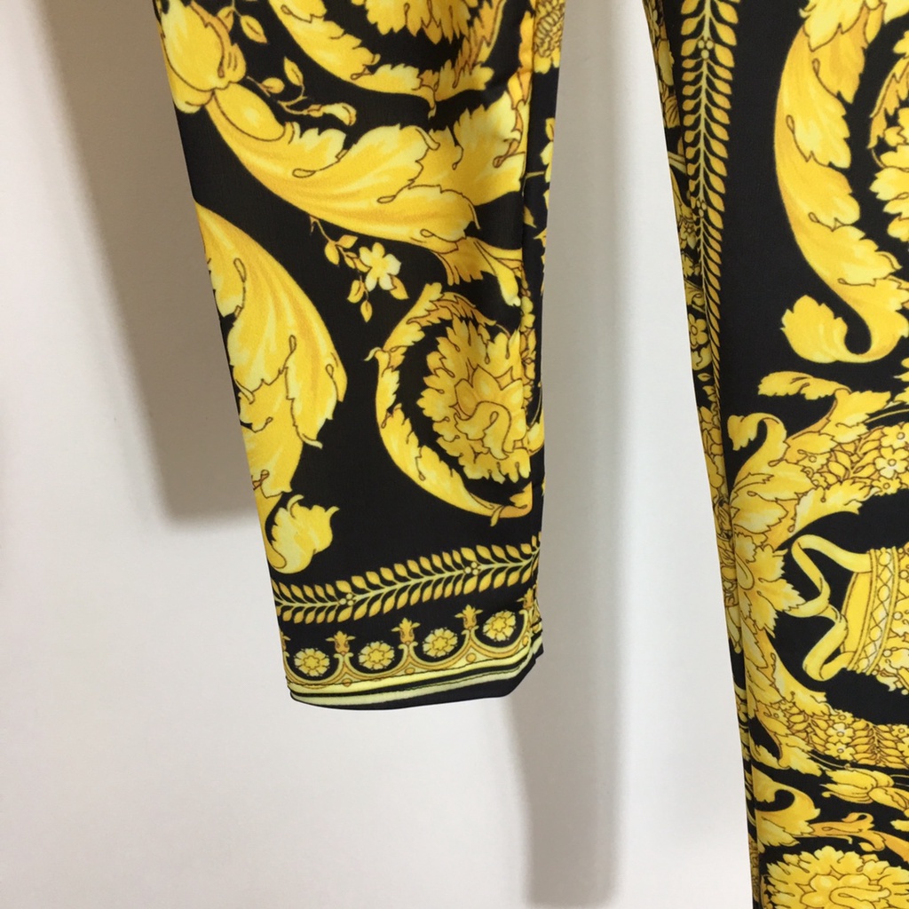 Quần nữ thời trang cao cấp Versace thiết kế họa tiết hoa vàng retro, phong cách thời thượng