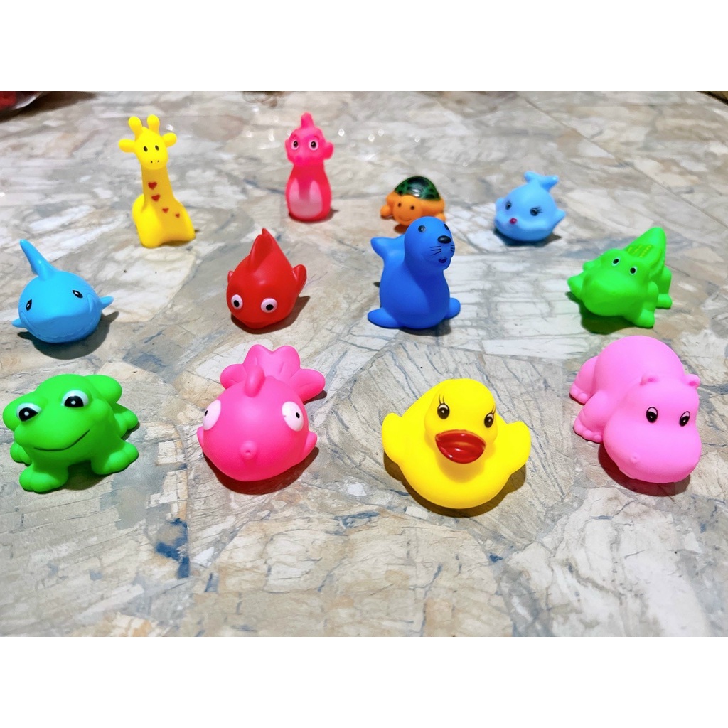 Túi lưới 12 con thú bơi bóp kêu vui nhộn thả bồn tắm cho bé