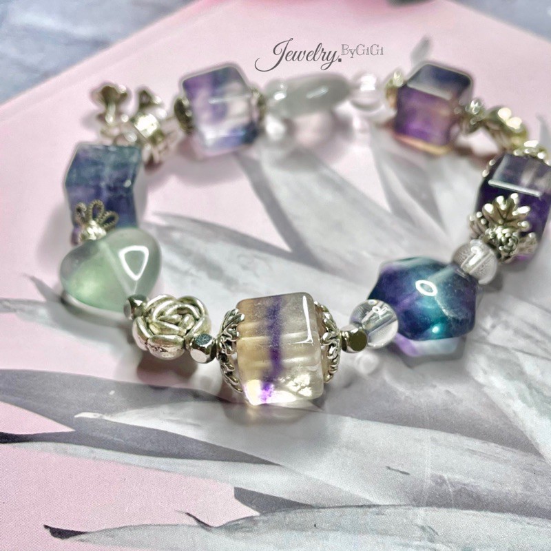 Vòng đá phong thuỷ Fluorite đa sắc