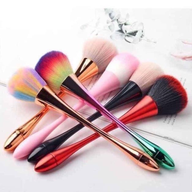 Chổi Phủi Bụi Móng Tay Cán Dài ( Chất Chổi Mềm Mướt Có Thể Sử Dụng Makeup )