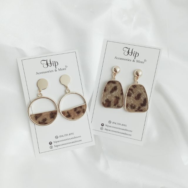 Khuyên họa tiết da báo