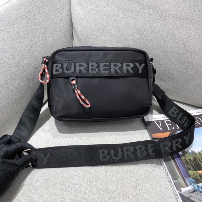 Túi đeo chéo nam thương hiệu thời trang cao cấp Burberry màu trơn đơn giản