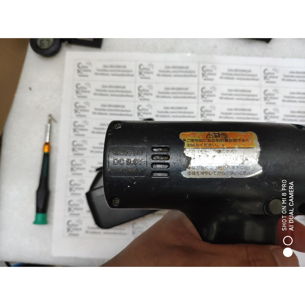 Đế chuyển chân máy National 9.6V dạng đút đầu ngắn EZ6780 sang dùng hộp pin cài Makita đóng lại 12V