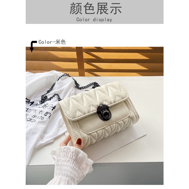 Túi Đeo Nữ Dây Xích Khóa Bầu Dục SP2440