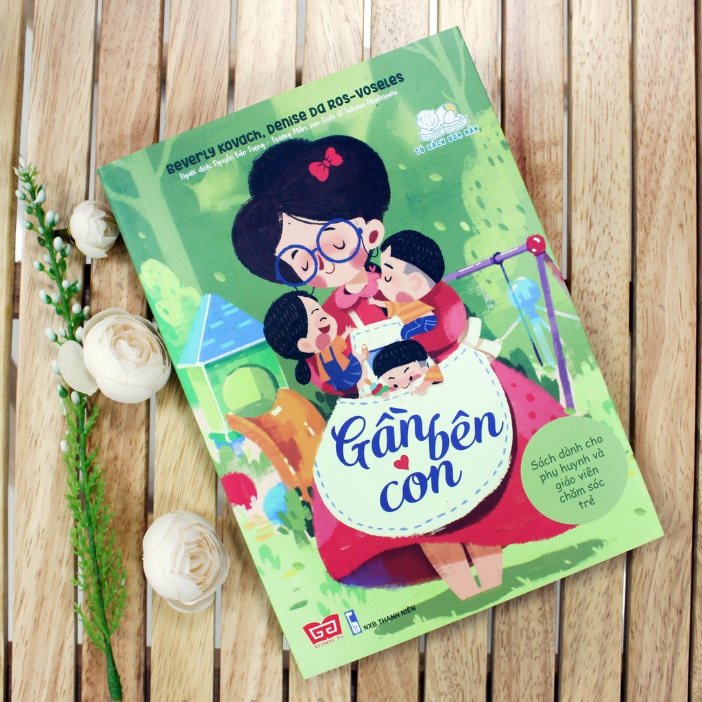 SÁCH - Gần bên con ( bìa mềm)