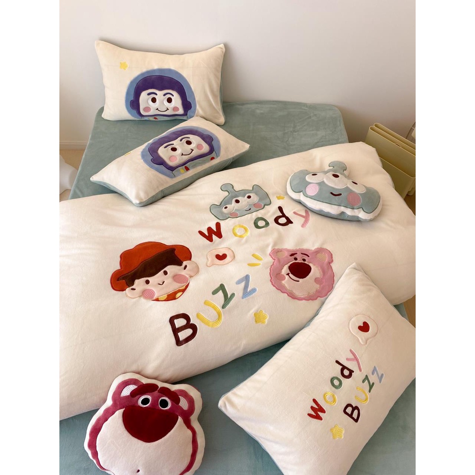 Bộ chăn ga nỉ nhung Disney 5 món, tặng kèm gối gấu so cute