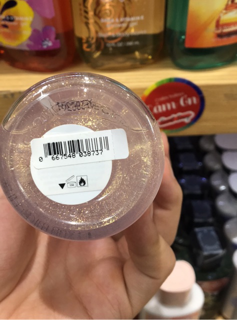 Xịt thơm có nhũ Victoria's Secret - Velvet Petals ( 250mL ) | Thế Giới Skin Care