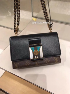 Túi lv lock Supper Vip fullbox hàng đẹp