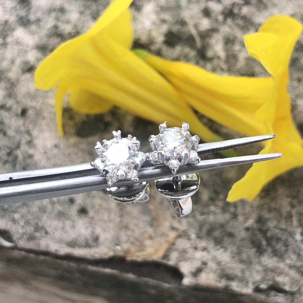 Bông tai moissanite chất liệu bạc 925 xi bạch kim
