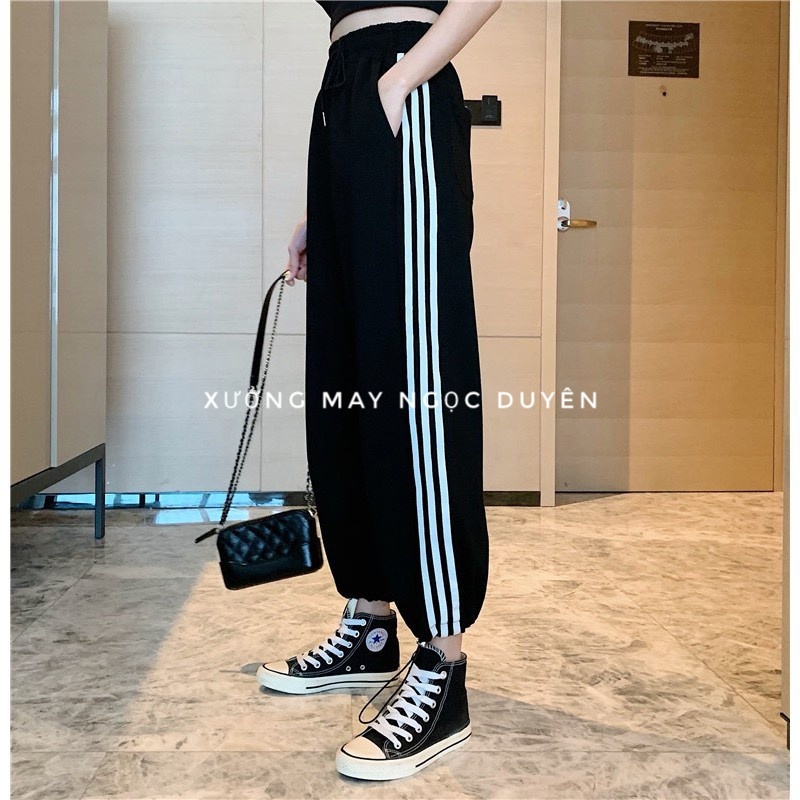 Quần thể thao ống rộng nữ viền kẻ 3 sọc trắng có dây rút gấu - Quần jogger ống rộng nữ chất vải Umi mặc đi học thể dục