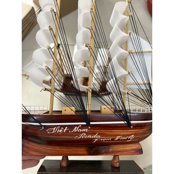 Mô hình thuyền gỗ thuận buồm xuôi gió lưu niệm quà tặng Việt Nam - Kích thước Dài 28 cm cao 25 cm