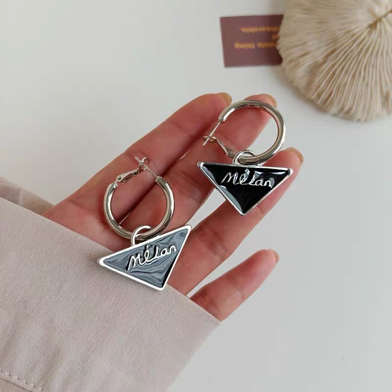 Khuyên Tai Mặt Tam Giác Thời Trang Hàn Quốc