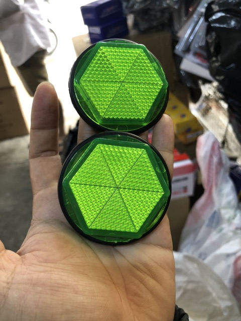 Mắt mèo phản quang gắn đuôi dè sau xe máy