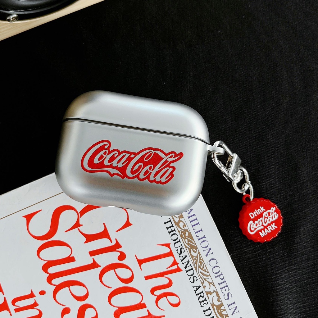 Vỏ Bảo Vệ Hộp Sạc Tai Nghe Airpods3 / Pro / 2 Bằng Bạc Họa Tiết Coca Cola Màu Đỏ Độc Đáo Kèm Móc Tre