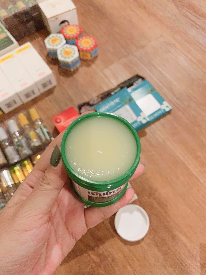 Dầu cù là Mentholatum