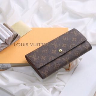 Ví cúc bấm