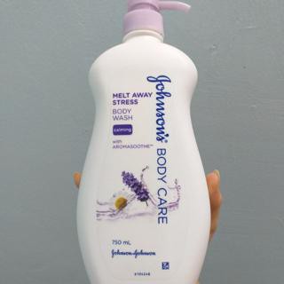 Sữa tắm Johnson & Johnson dưỡng ẩm - dưỡng trắng cho người lớn