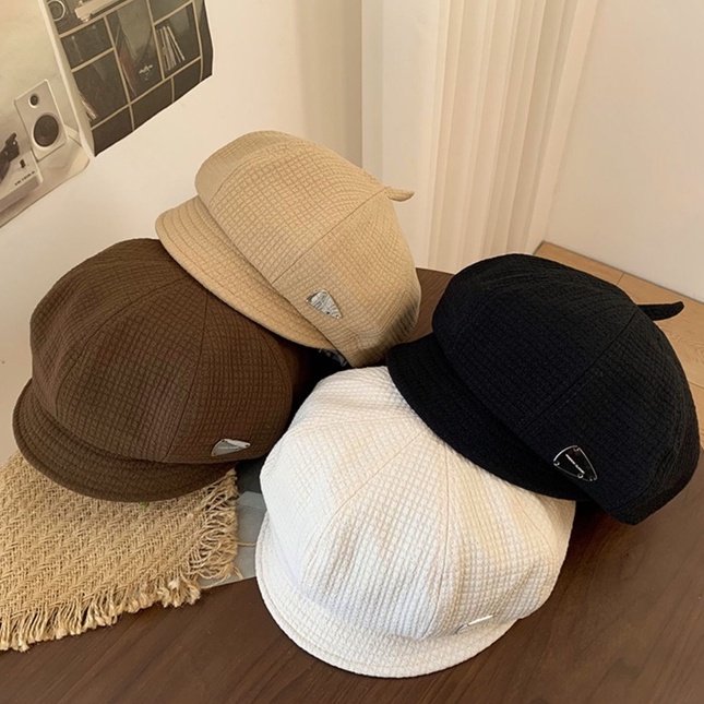 Mũ Beret Màu Đen Đính Nhãn Kim Loại Thời Trang Thu Đông Cho Nữ