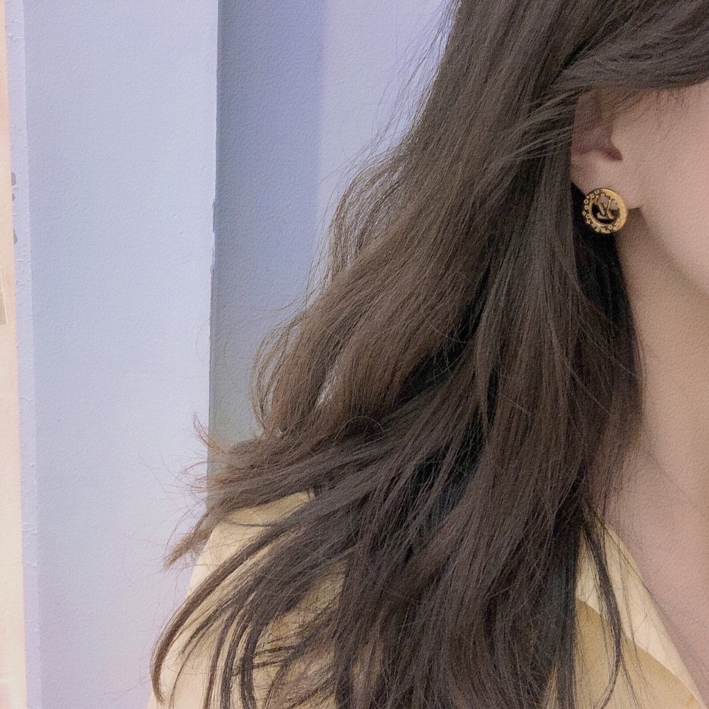 LOUIS VUITTON Khuyên Tai Tròn Bằng Thép Titan In Logo LV Thời Trang