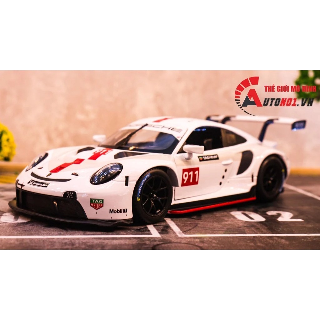 MÔ HÌNH XE PORSCHE 911 RSR GT 1:24 BBURAGO 8013