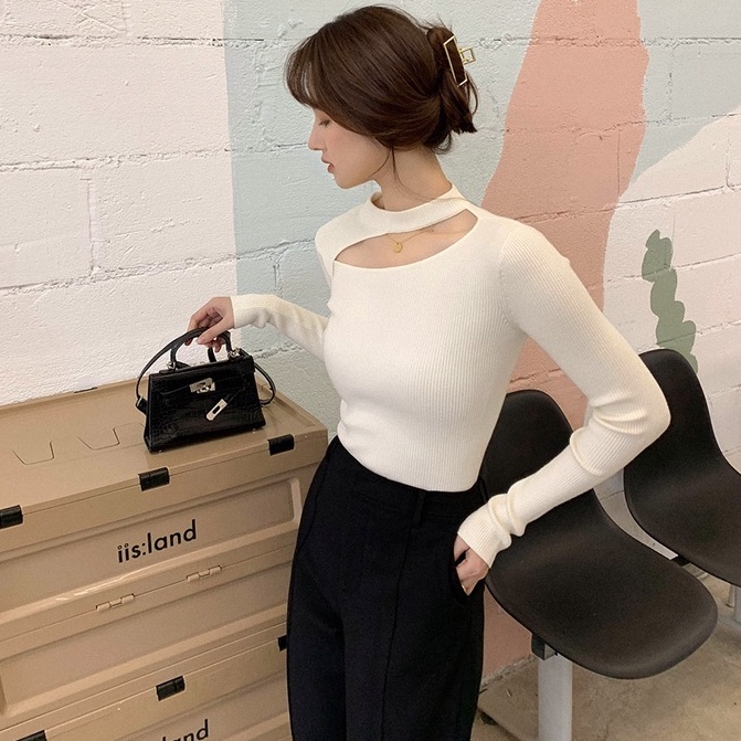 Áo Dệt Kim Tay Dài Khoét Lỗ Màu Đen