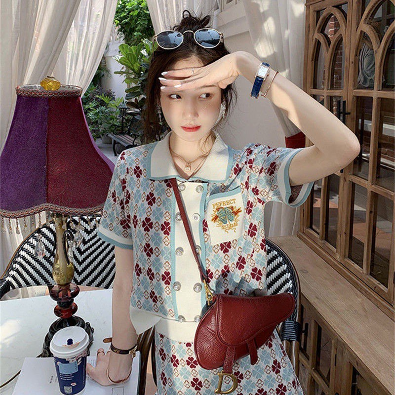 Áo croptop / chân váy phong cách hàn quốc cho nữ có bán lẻ