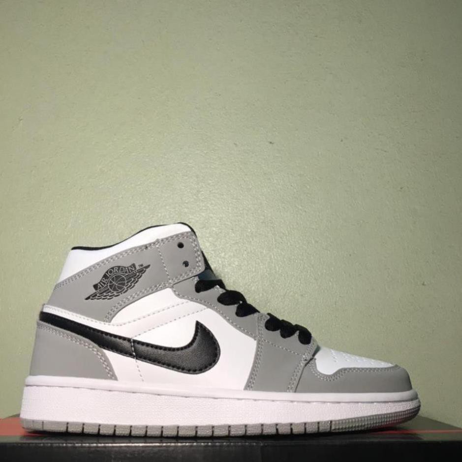 Giày Thể Thao Jordan 1 Cổ Cao Mid Older Kids' Shoe Xám Trắng Cao cổ